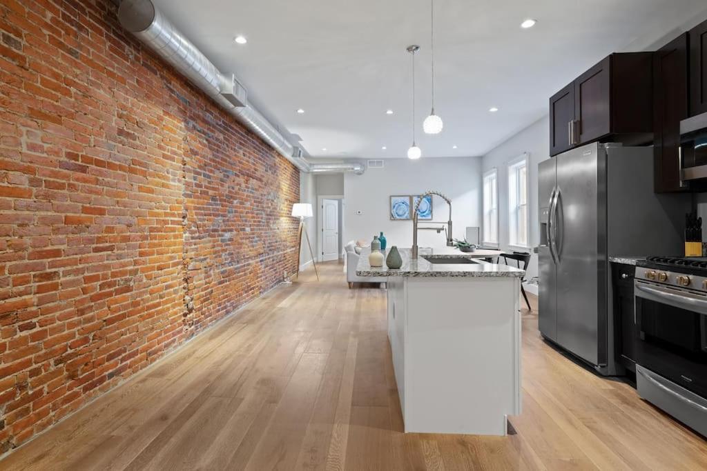 Lofts At Walnut: 1br Fast Wi-fi Apartment *