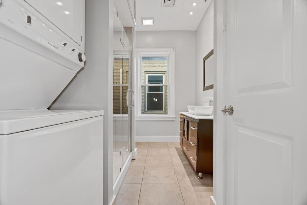 Lofts At Walnut: 1br Fast Wi-fi Apartment