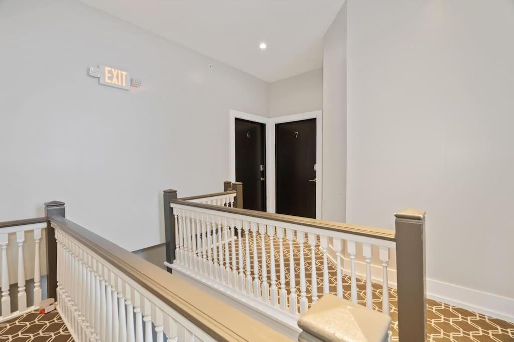 Lofts At Walnut: 1br Fast Wi-fi Apartment *