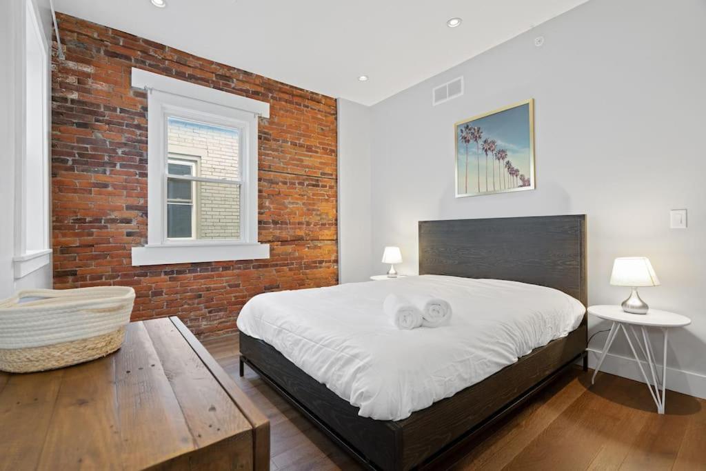 Lofts At Walnut: 1br Fast Wi-fi Apartment *